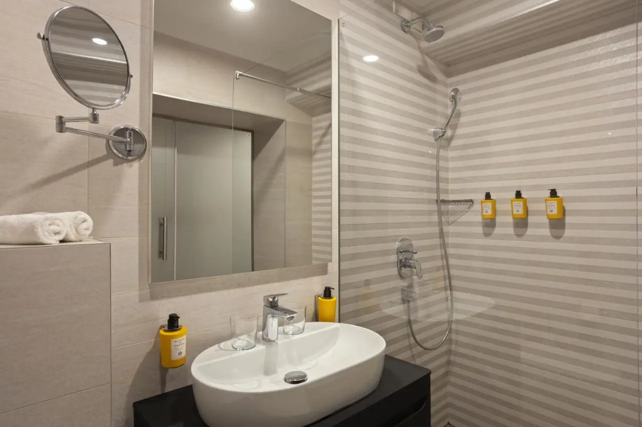 Apeiro City Avant-garde Hotel