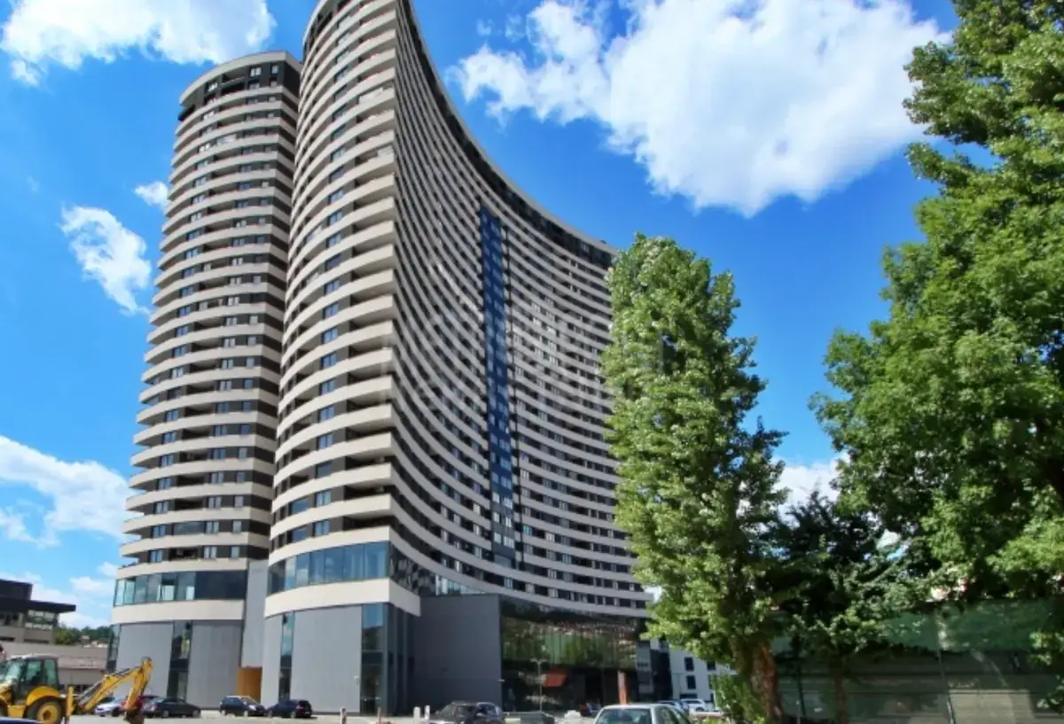 Spacious Apartment with Stunning Views & Many Beds