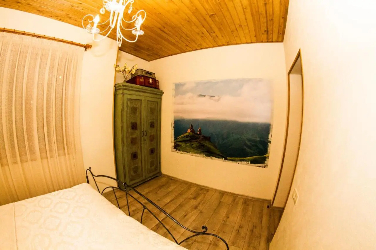 Vintage Art Rooms