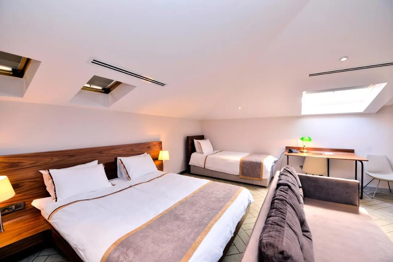 Upsuites Hotel