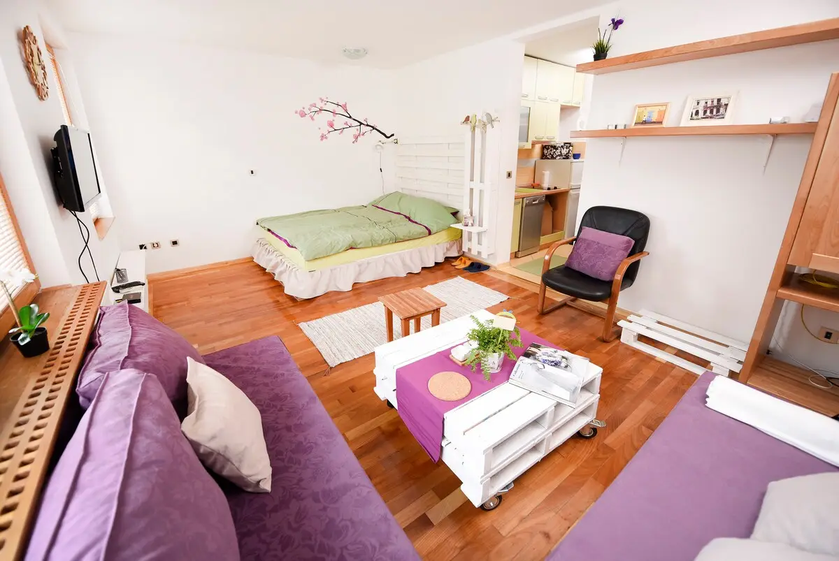 Sweet little nest in heart of town