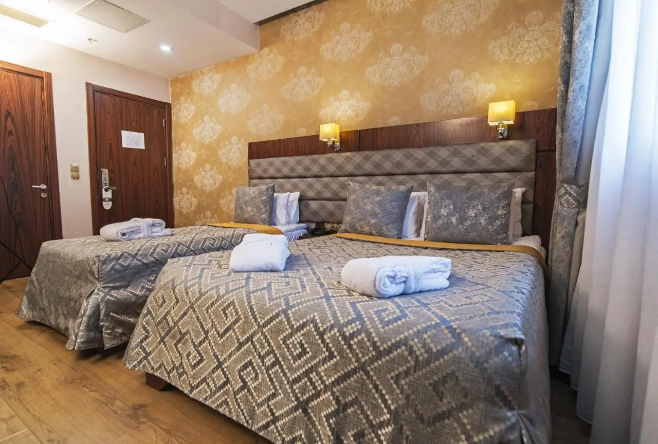 MidMar Deluxe Hotel
