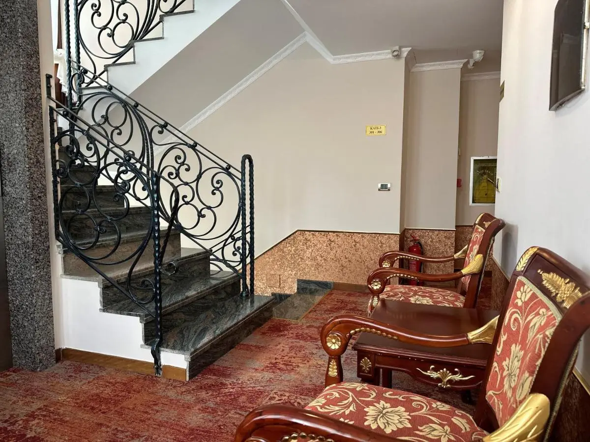 Dinasty Hotel