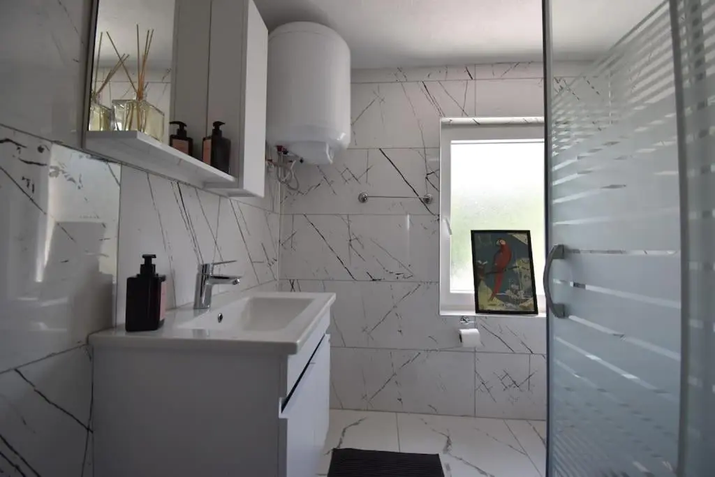 Stunning 6BR 4Bath near Tram