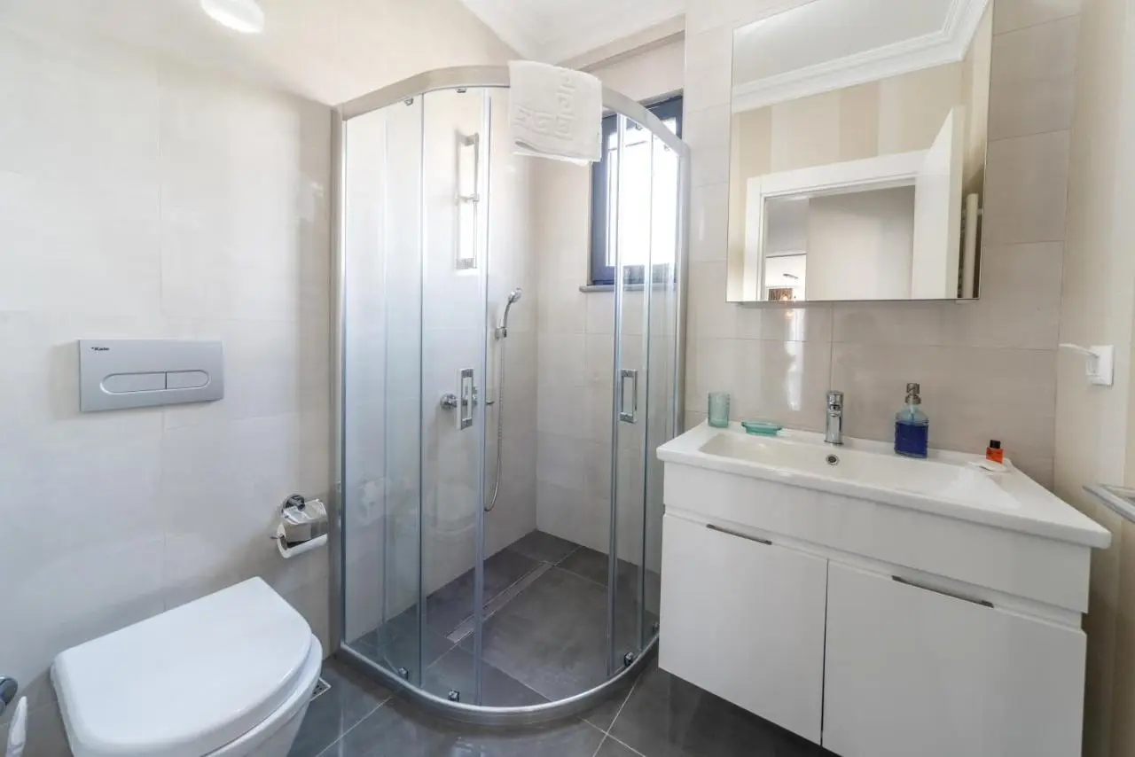 Green Hills Suites
