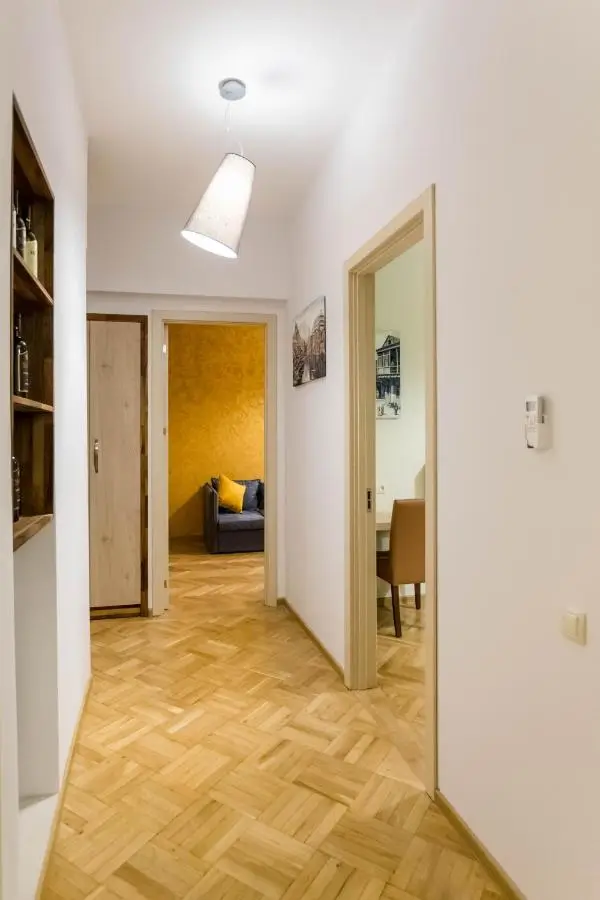 Luxury 3 BR apartment by Freedom square City Center