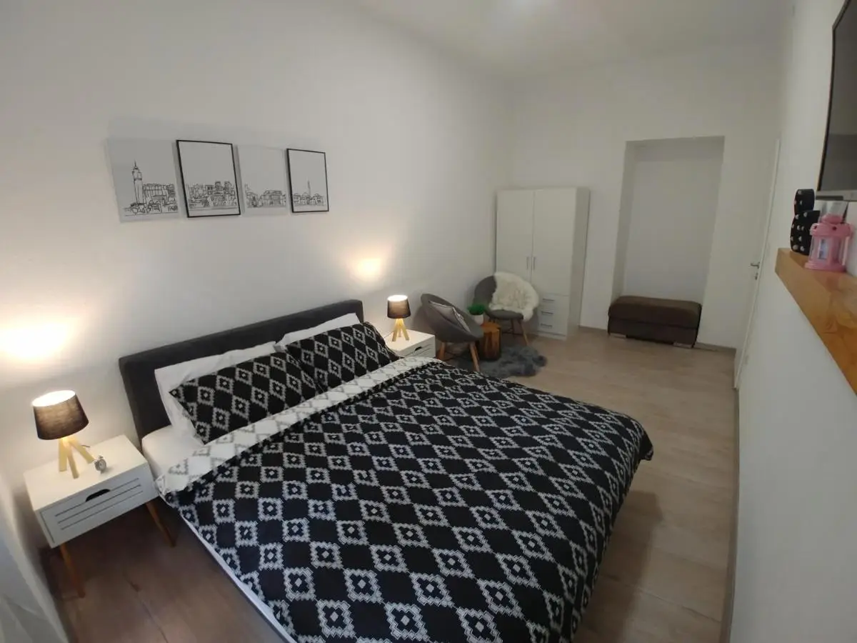 Apartments Sari