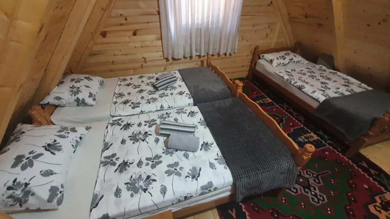 Drvena vikendica Teodora