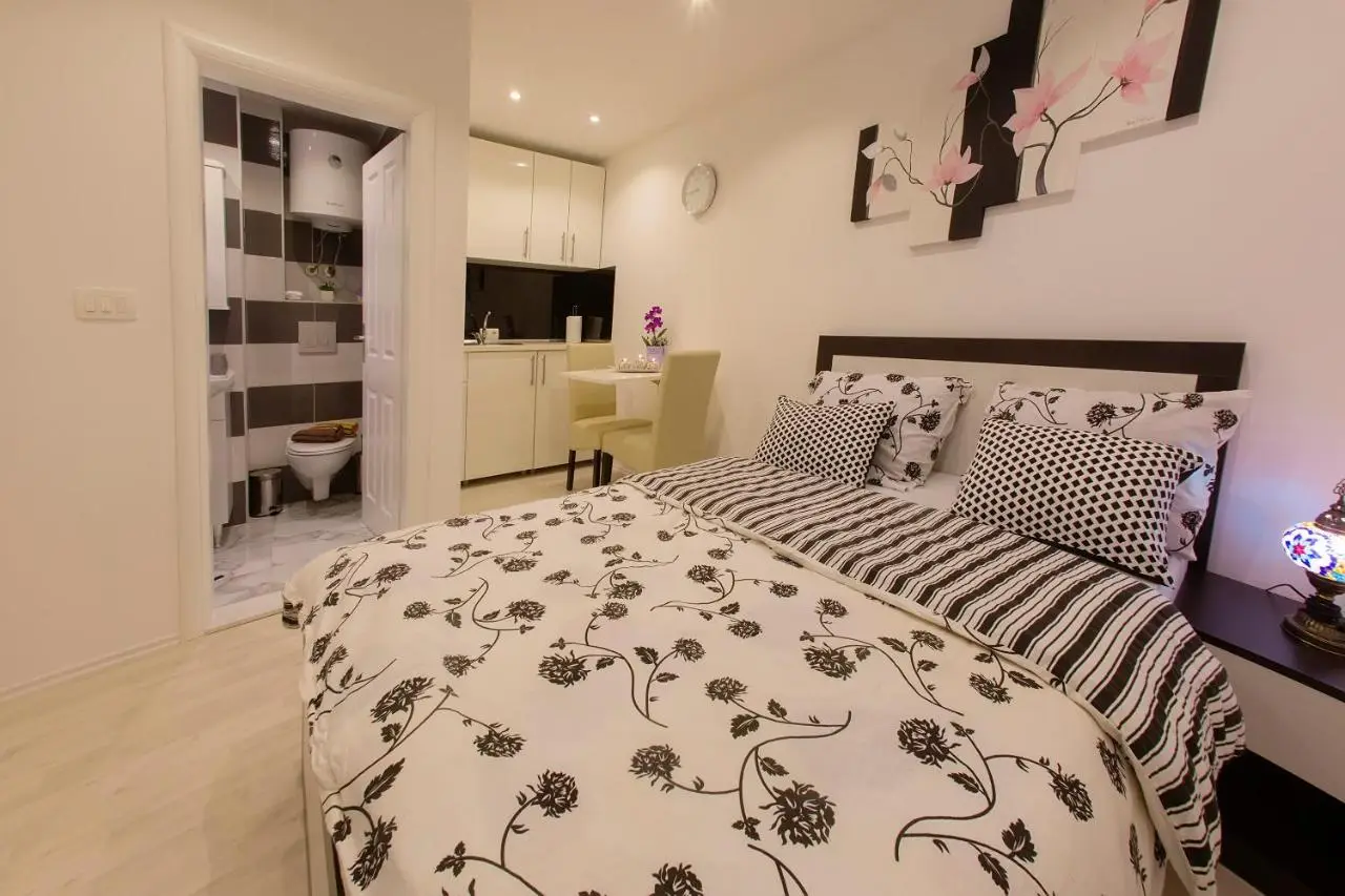Apartments Aida "Newly Renovated"