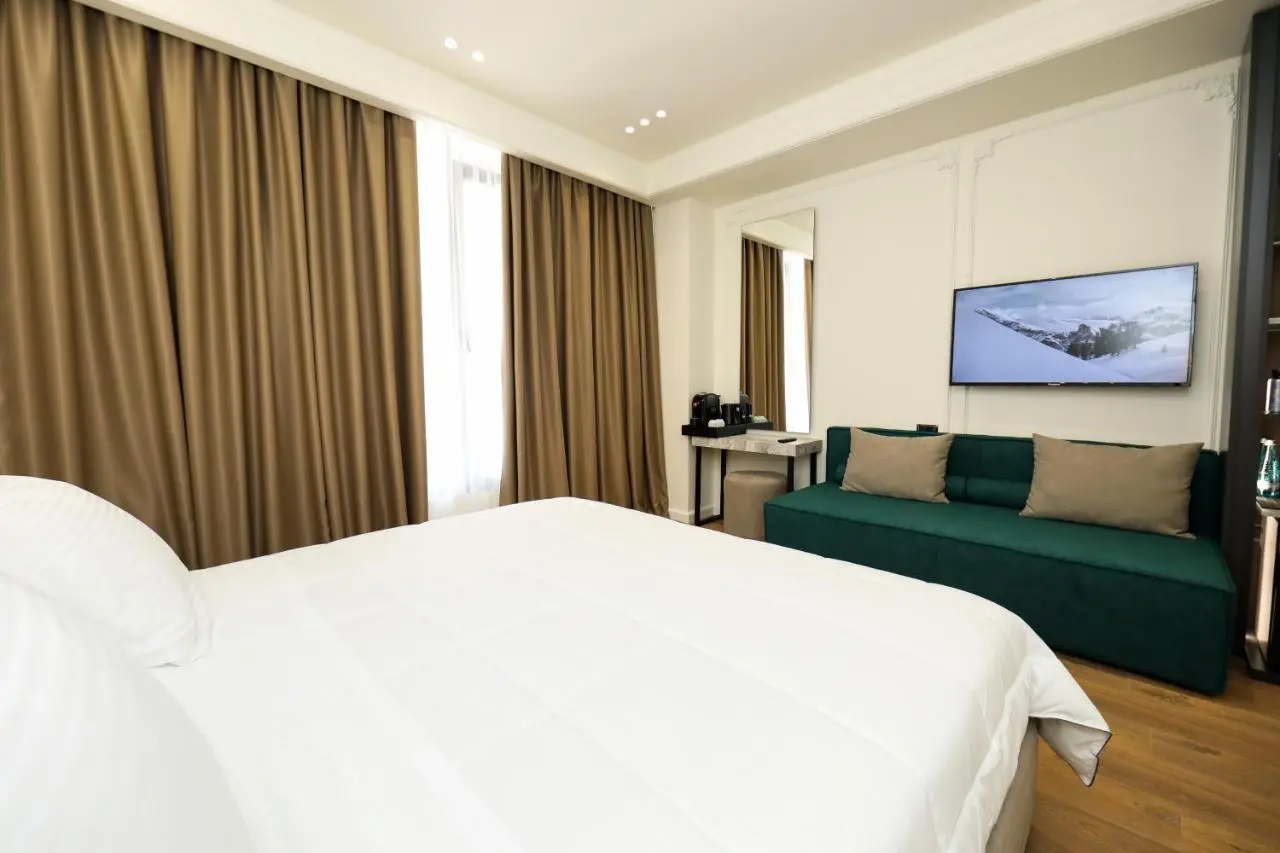 Hotel Adore