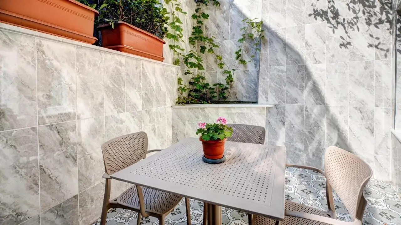 SEVEN ROSES APART HOTEL