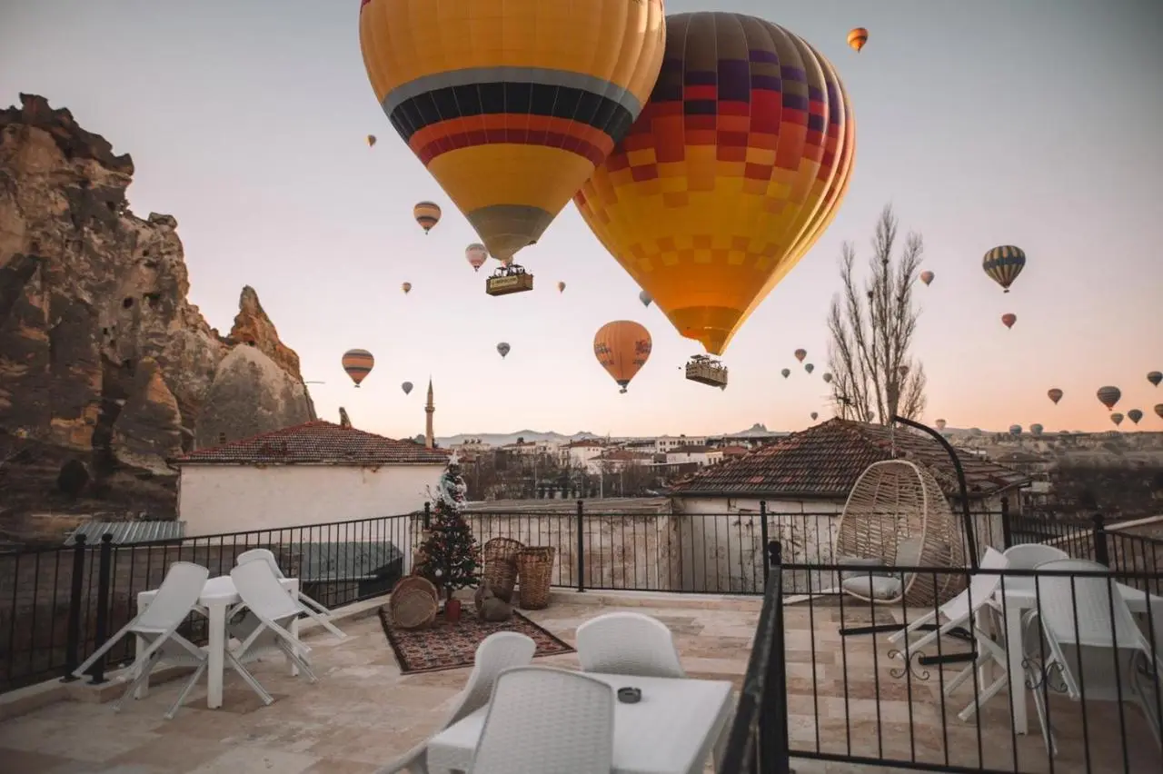 DAPHNE CAVE HOTEL