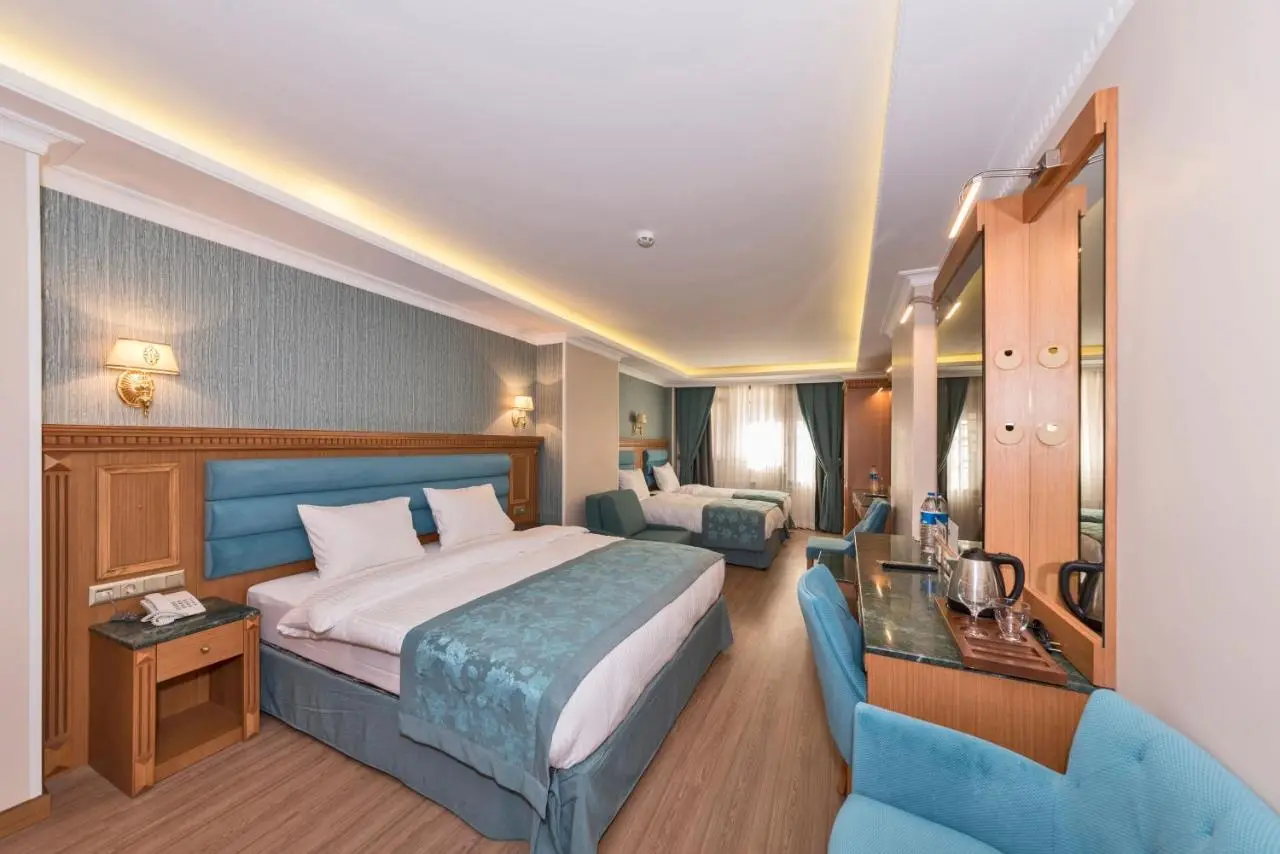 Magnaura House Hotel
