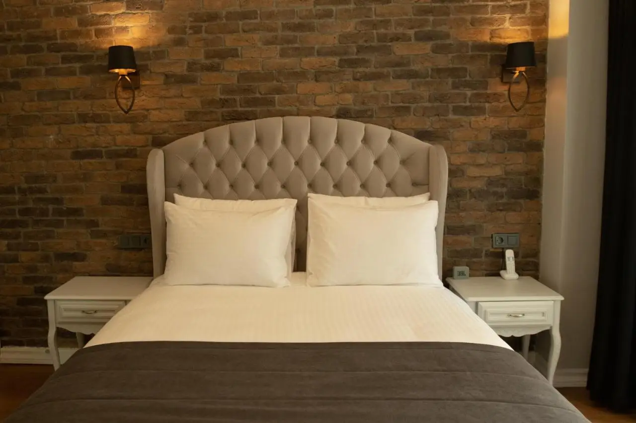 Louis Rooms