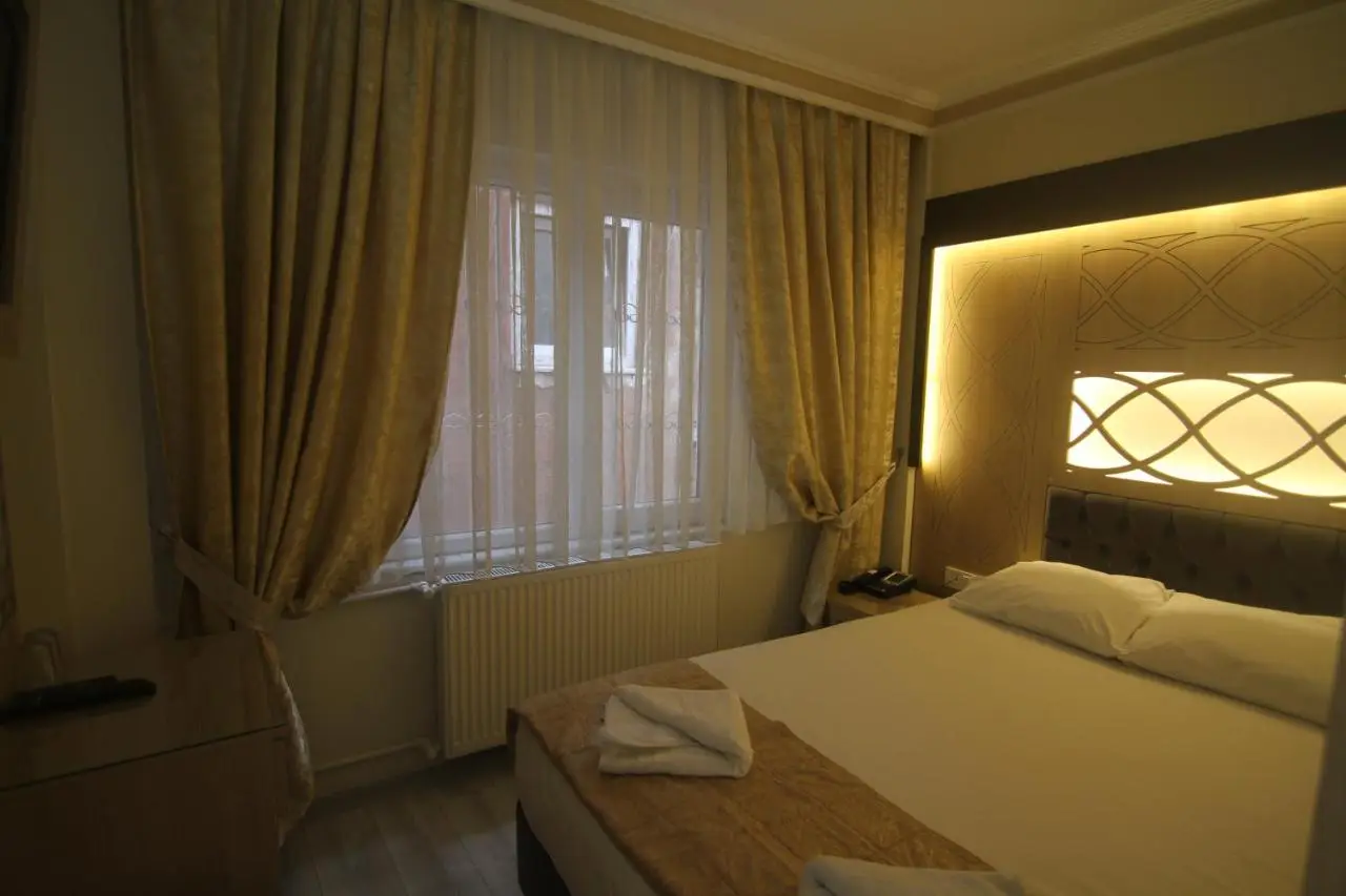 Grand Liza Hotel