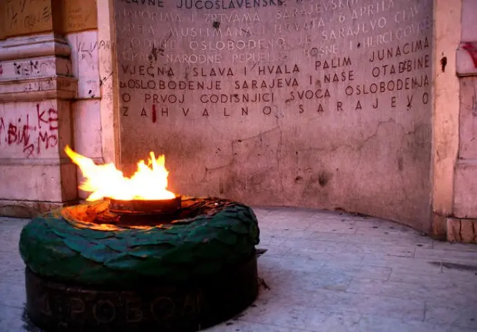 Eternal Flame Apt • City Center • Self Check-In