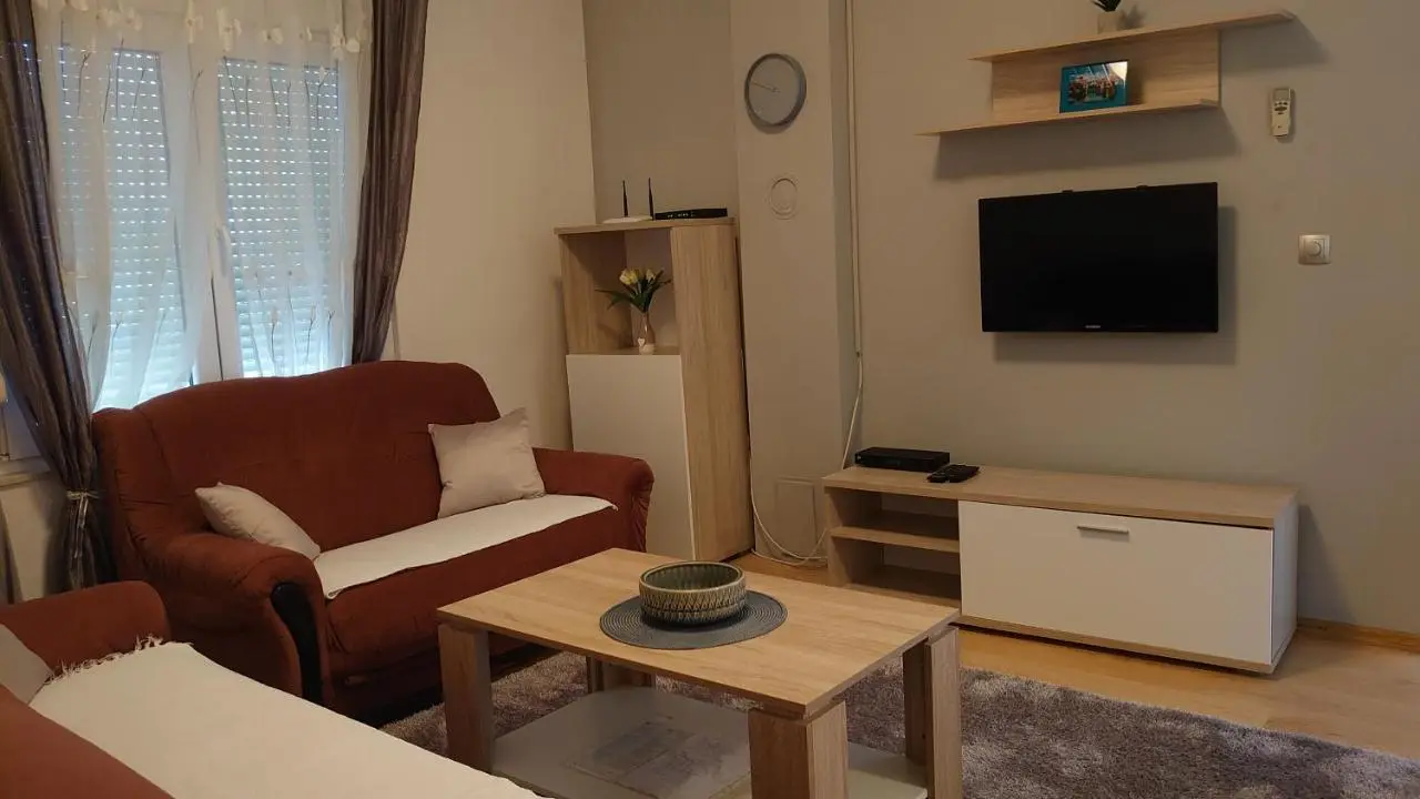 Apartments Tulipan - with free private parking garage