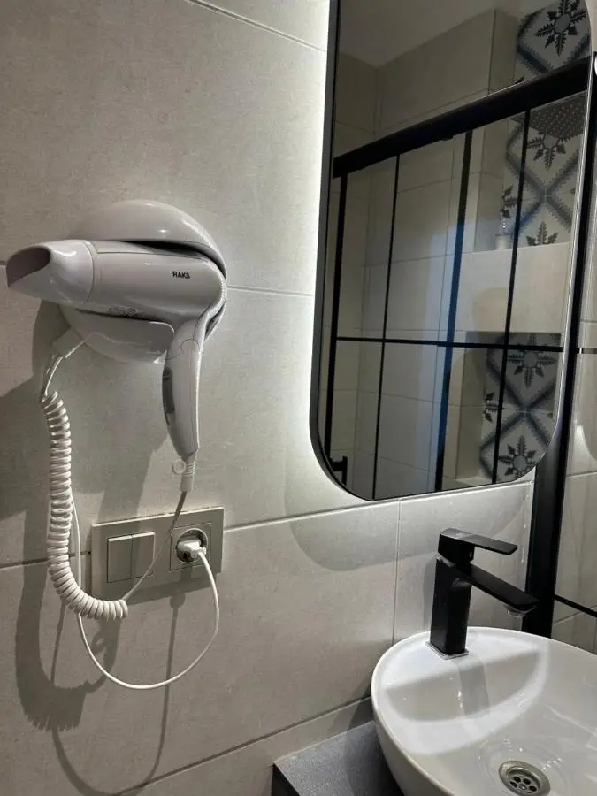 Center of city in Beşiktaş 2 plus 1 with 2 Bathroom and 3 Air Conditioner