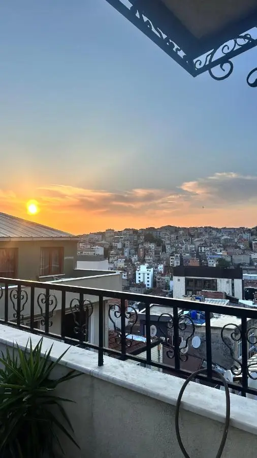 taksim white family suites