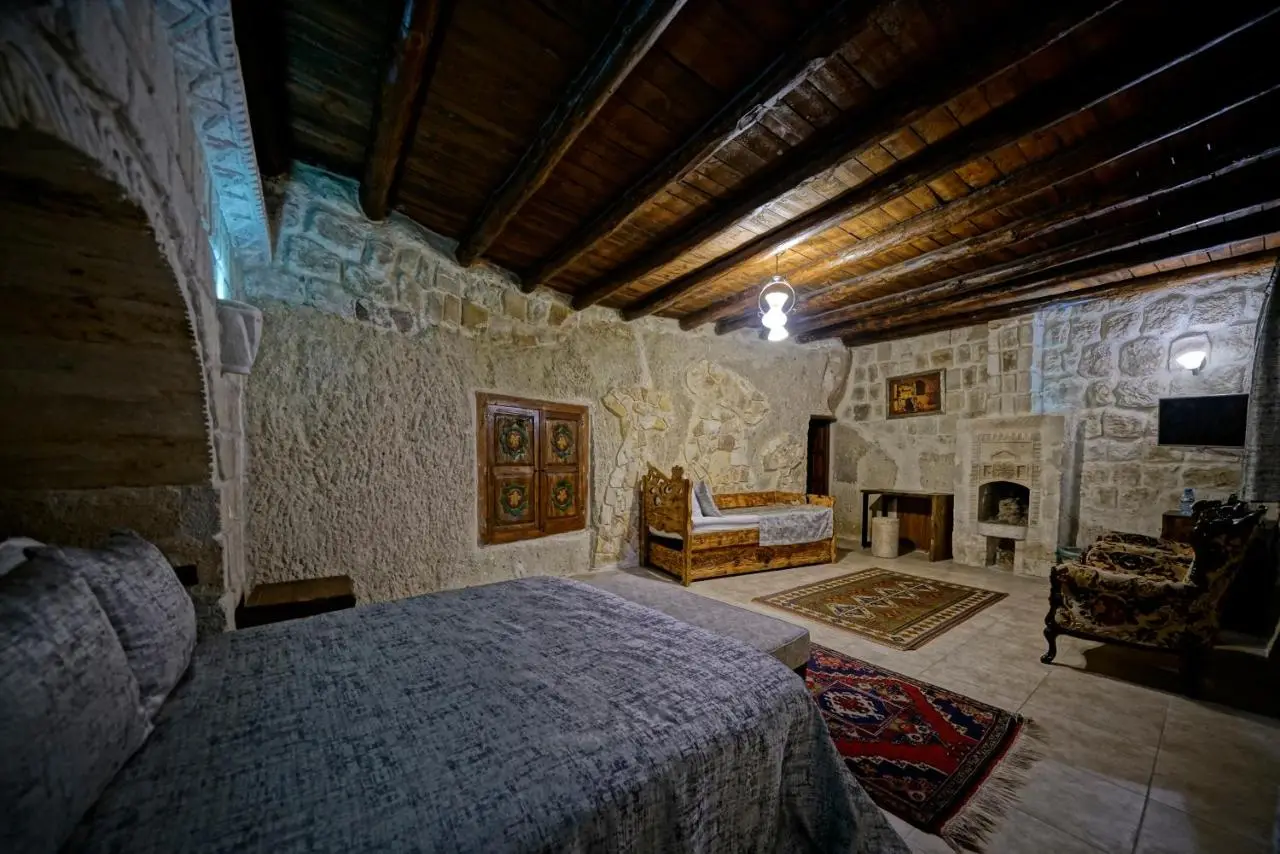 Holiday Cave Hotel