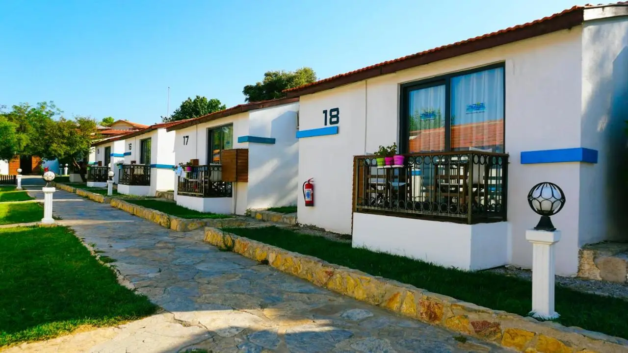Maya Bistro Hotel & Beach