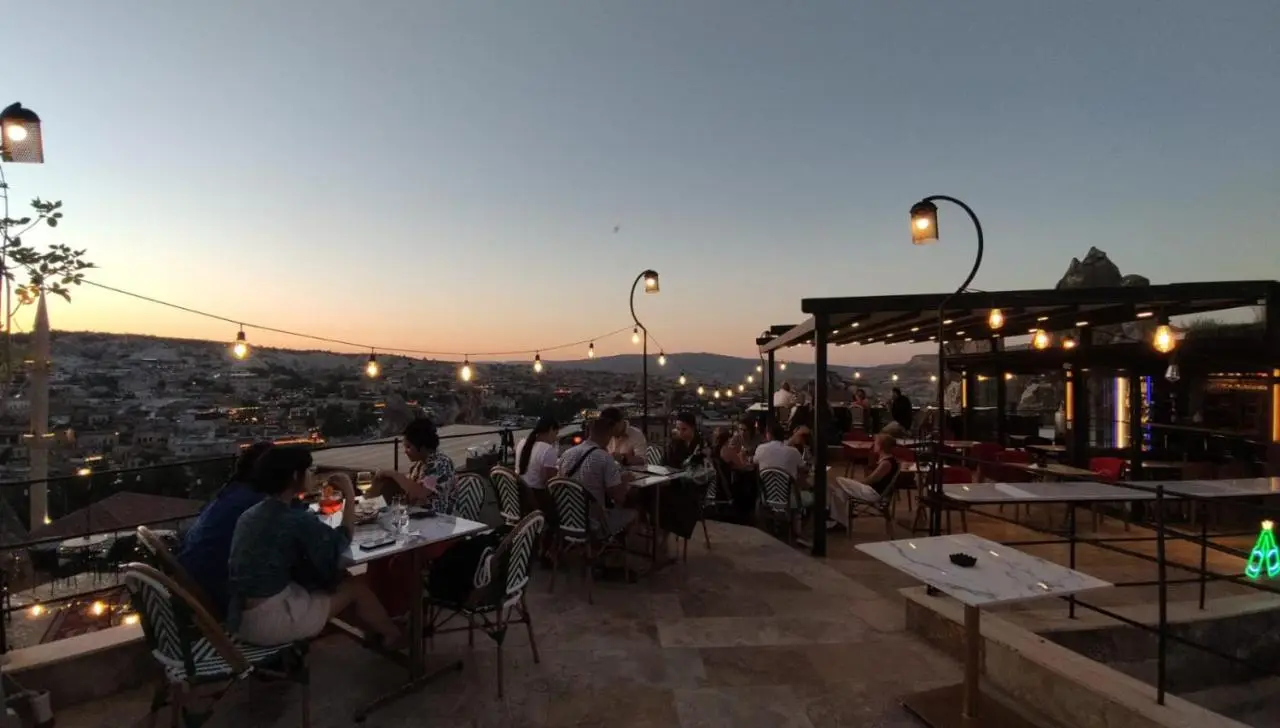 Elegance Cave Suites & Restaurant