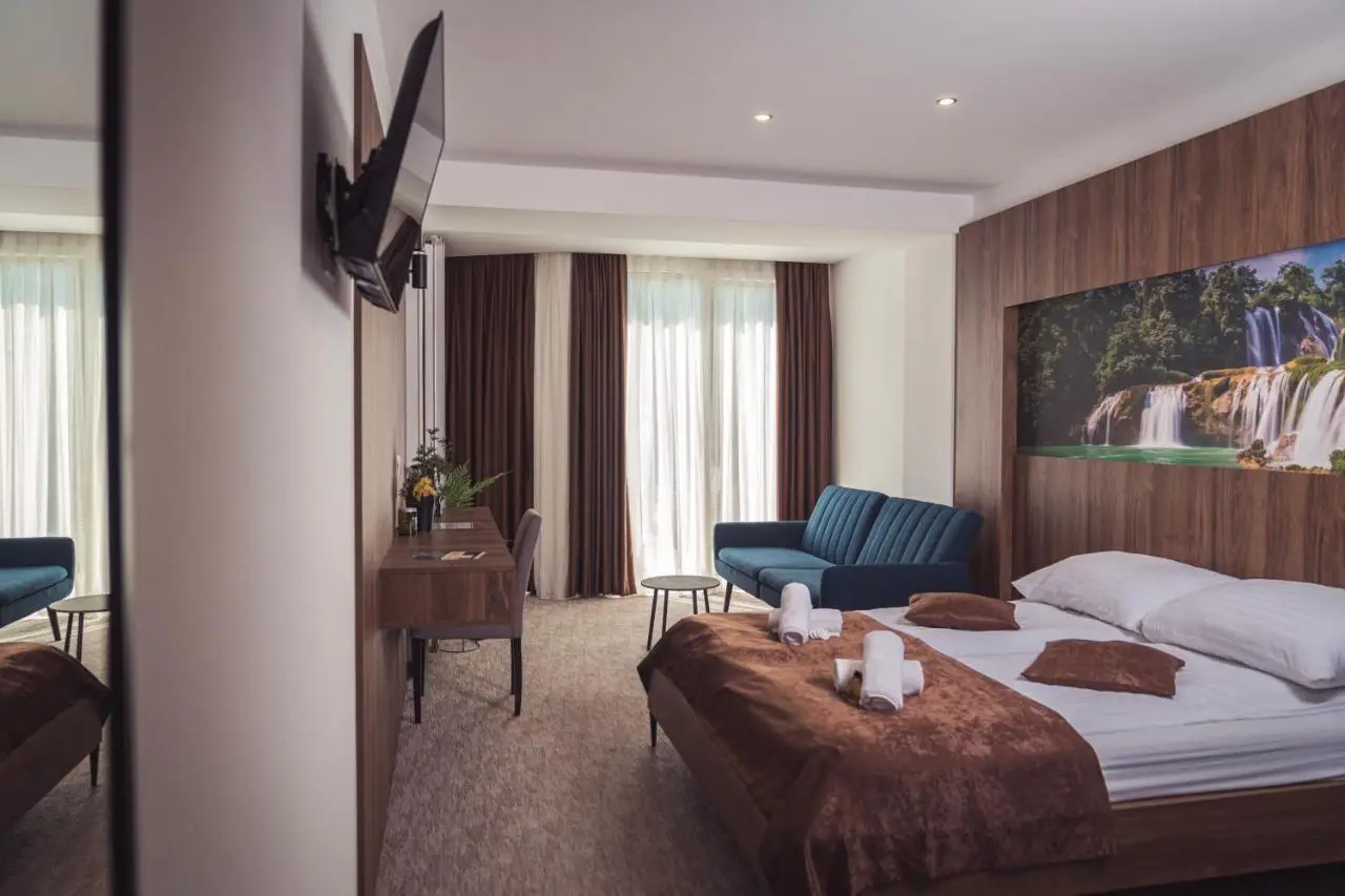 Hotel Tazz - River Front Oasis Collection