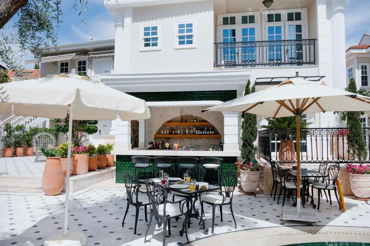 Elegance East Hotel