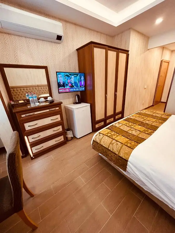 Lily Rooms