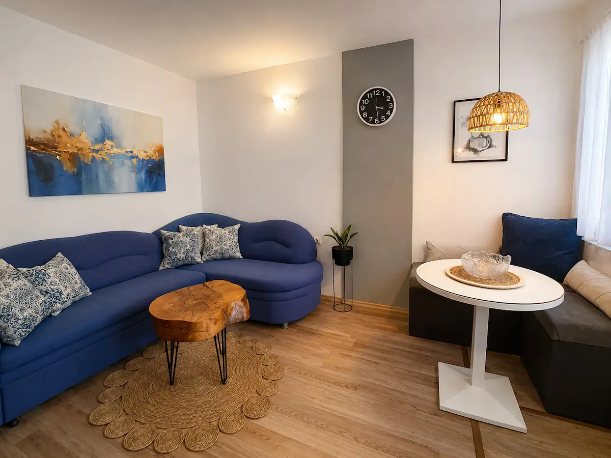 Sunshine Apartment – Pool, River & Garden Oasis