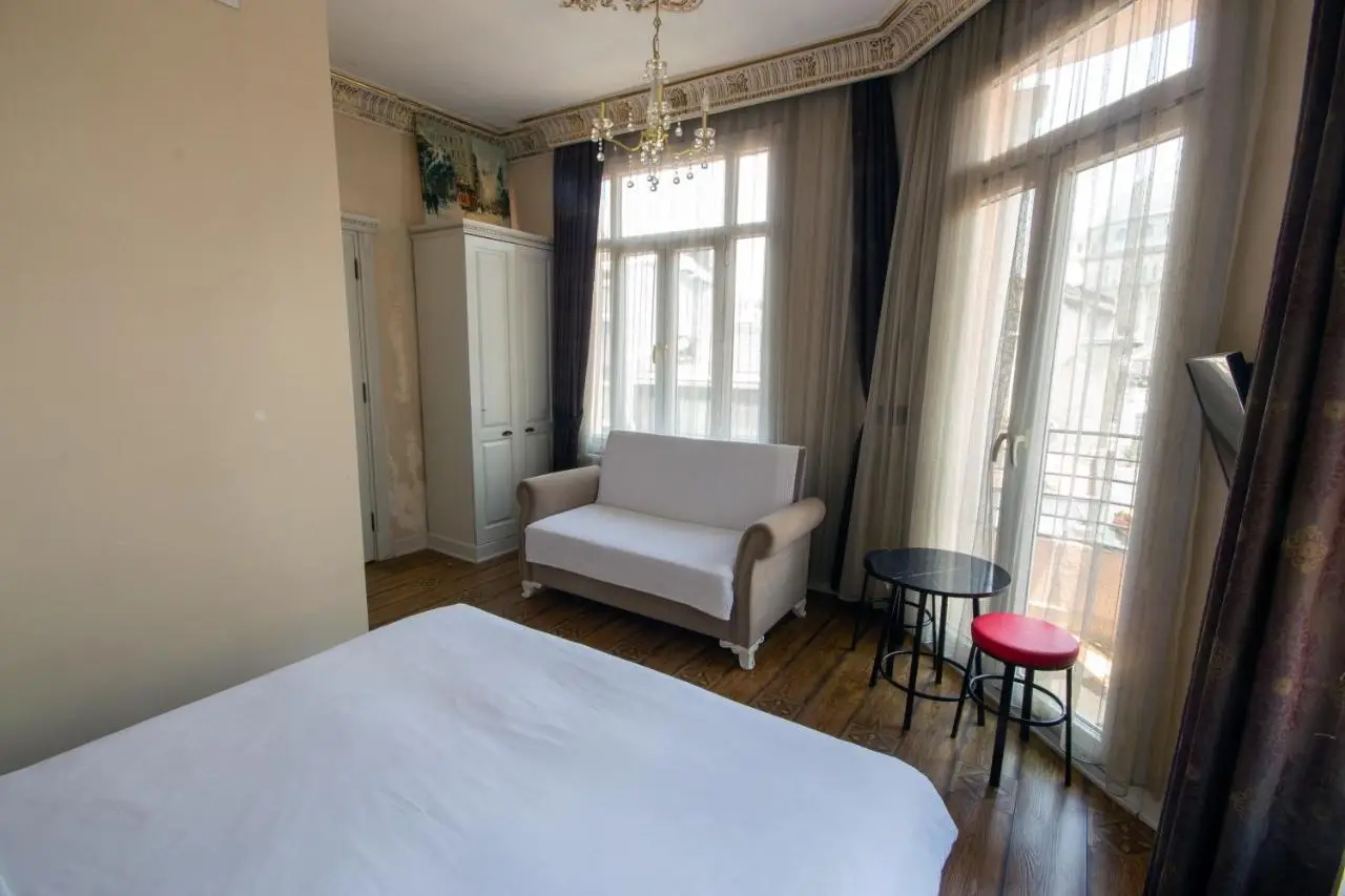 IQ Hotel