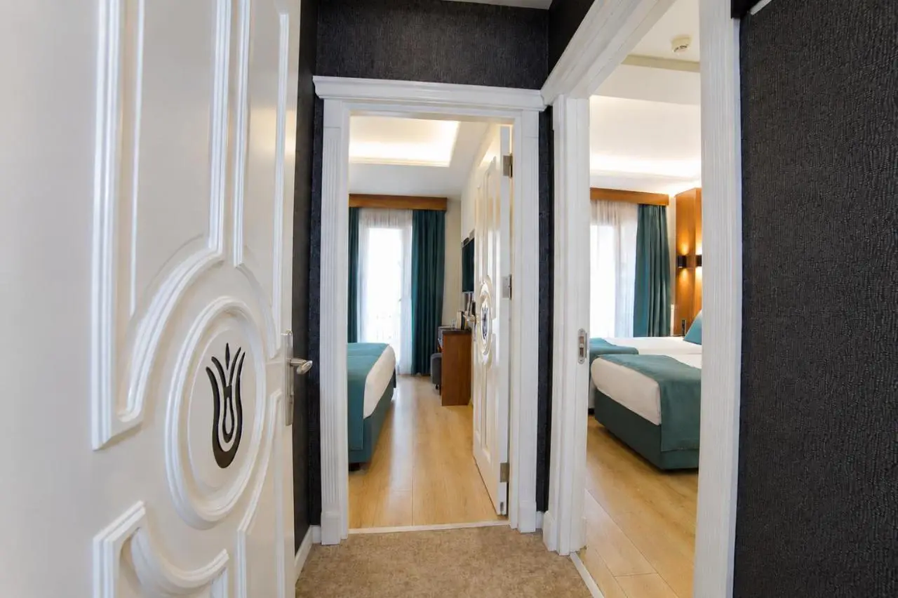 Weingart Black Tulip Hotel