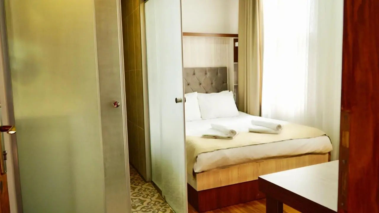 QONAQ HOTEL & SUITES