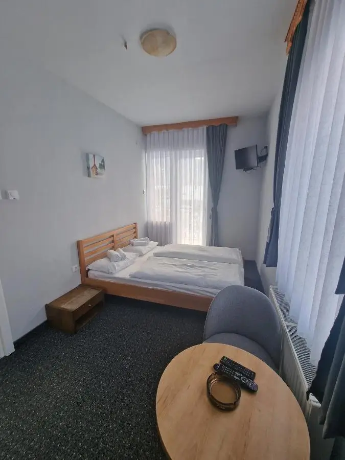 Apartments and Rooms Ski