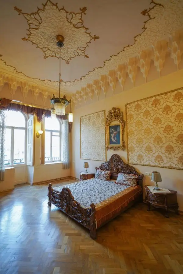 Leon Rooms