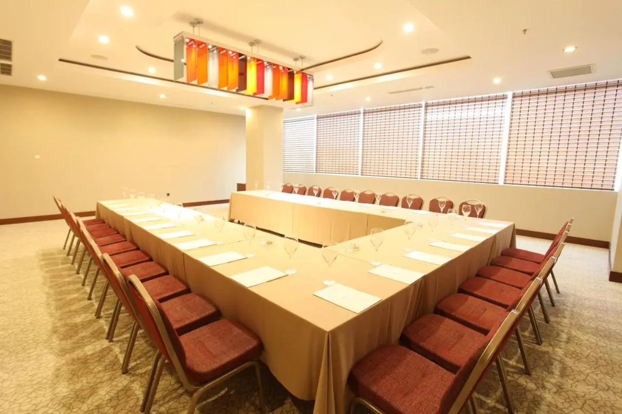Nevali Hotel & Convention Center