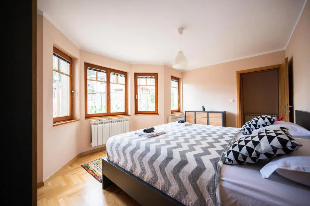 Spacious & Modern Apartments- Old Town