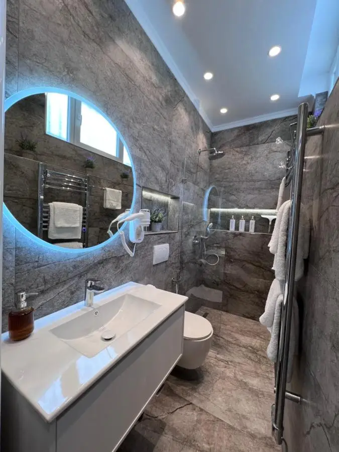 White Star Villa - Studio Apartments with Parking