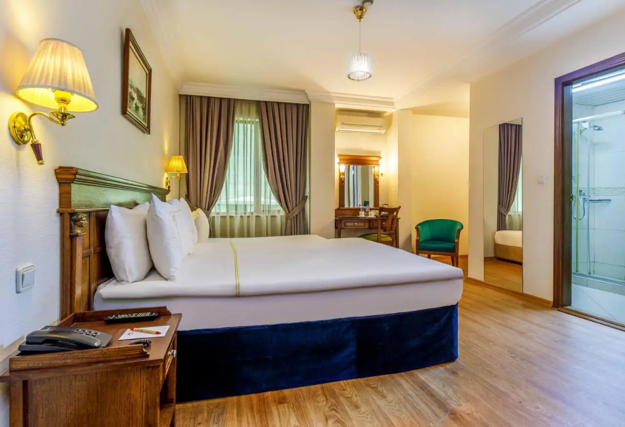 Golden Crown Hotel
