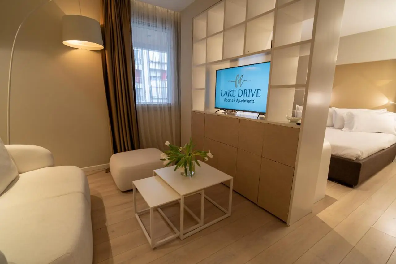 Lake Drive Rooms&Apartments