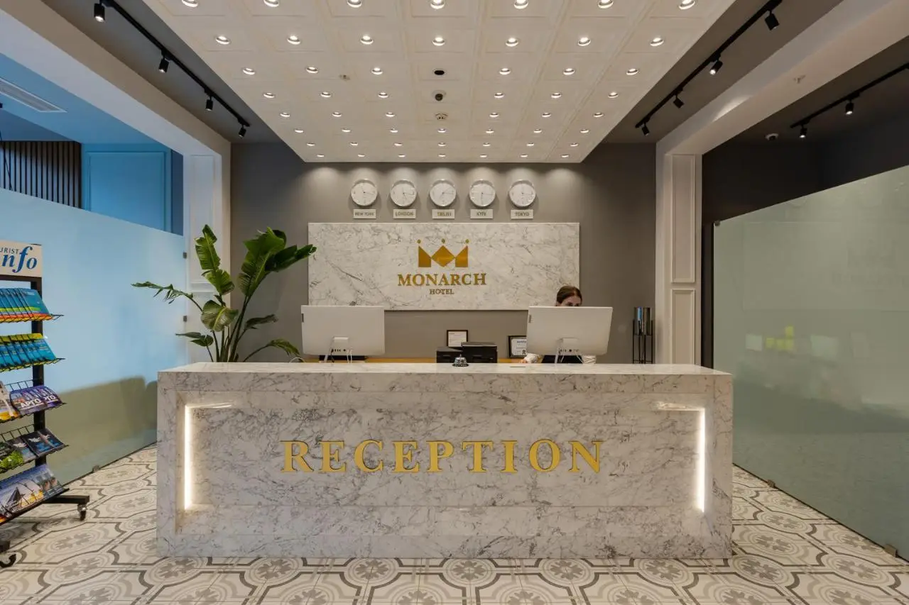 Hotel Monarch
