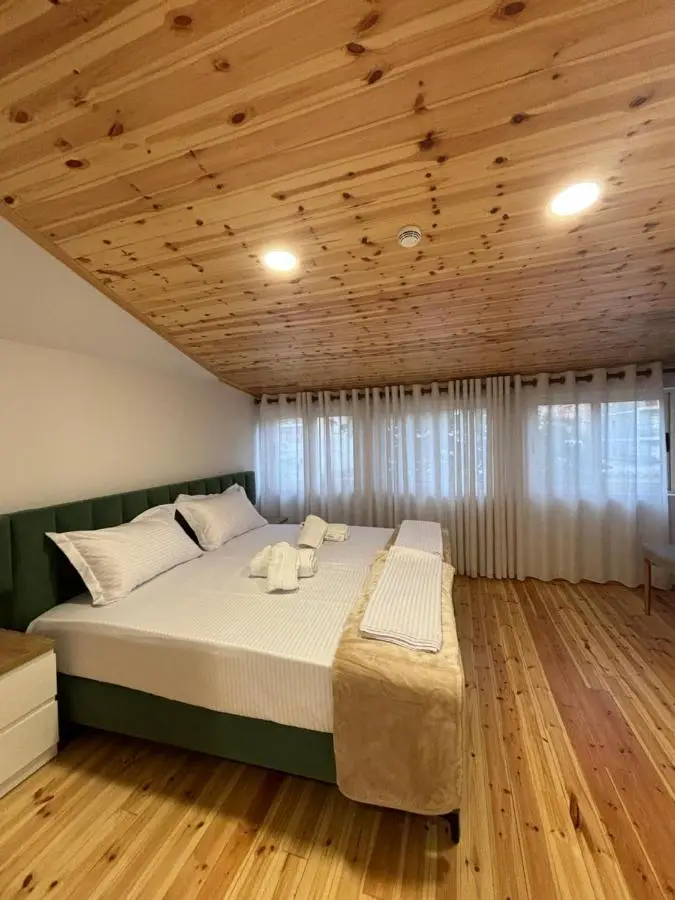 2Bedroom Apartment,free parking 06