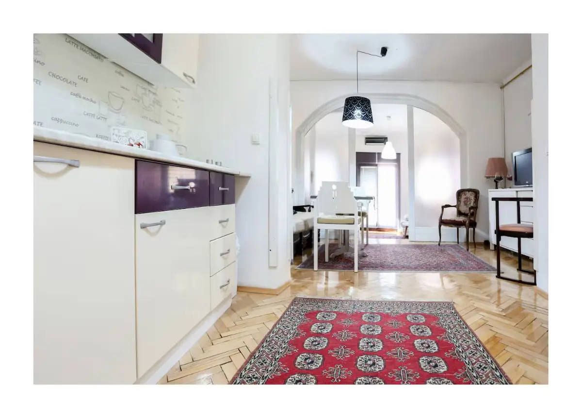 Teatar 4 - Big apartment with terace