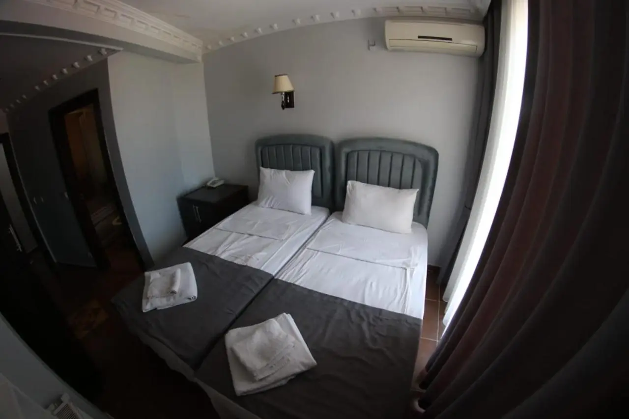 Ares Hotel