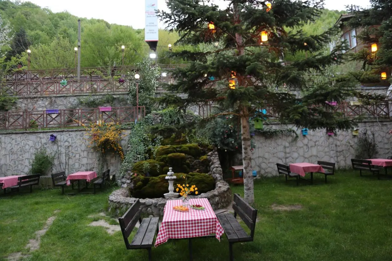 ABANT DORT MEVSİM KONAĞI HOSTEL