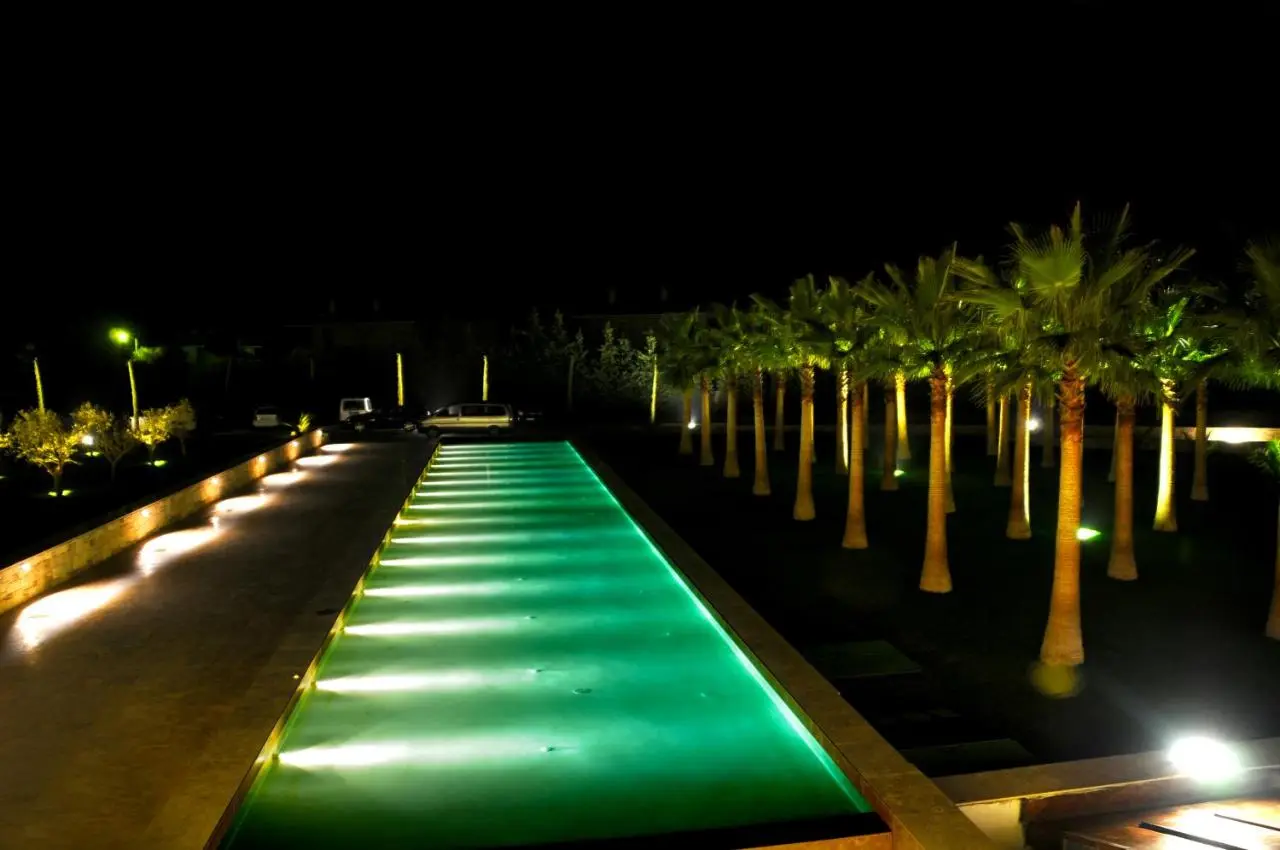 Two Rooms Hotel