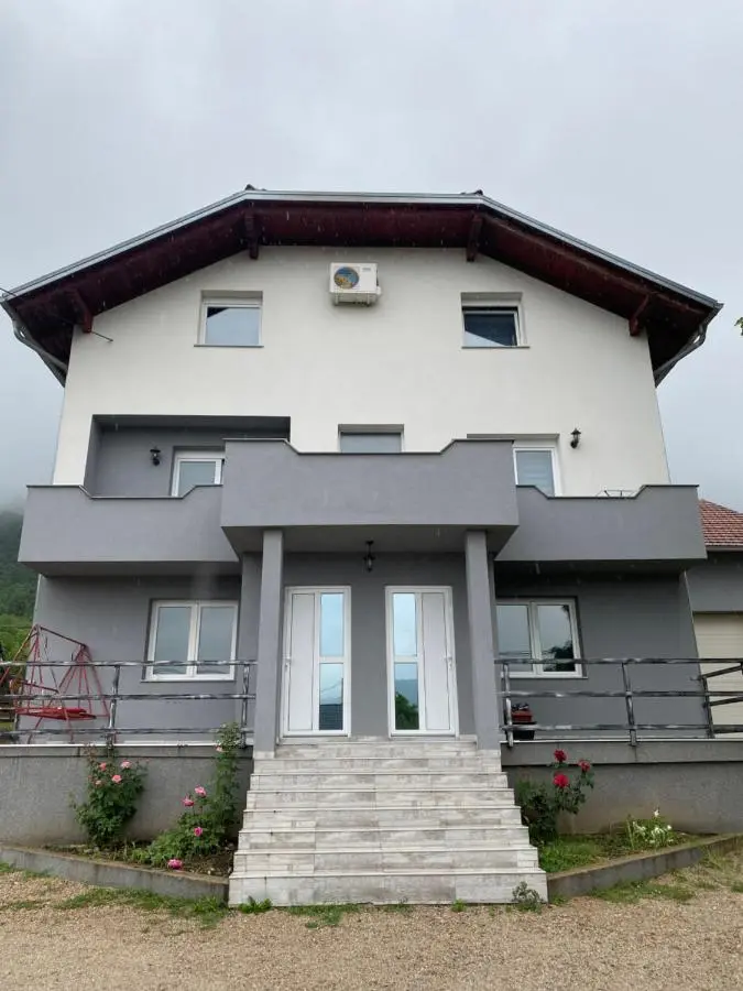 House Enio