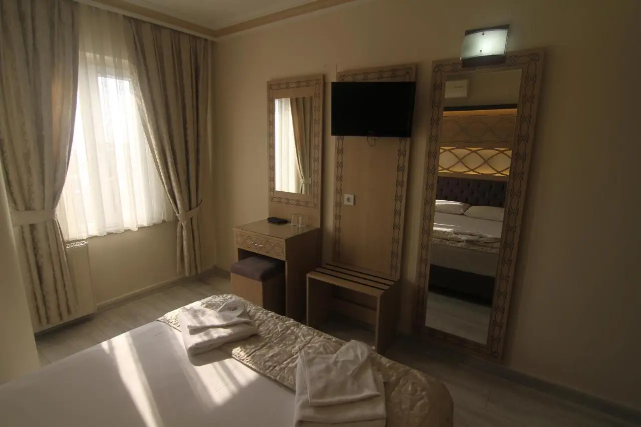 Grand Liza Hotel