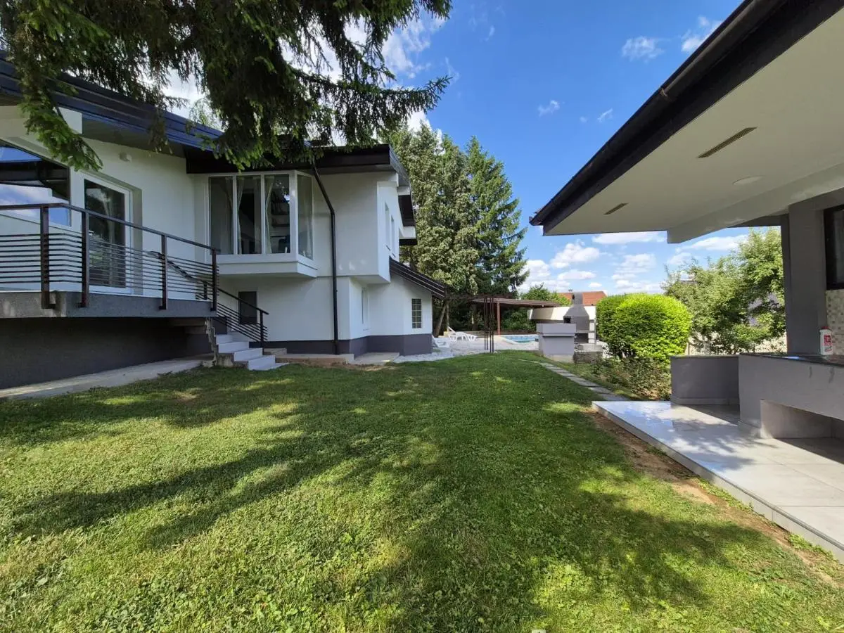 EmUm family cottage