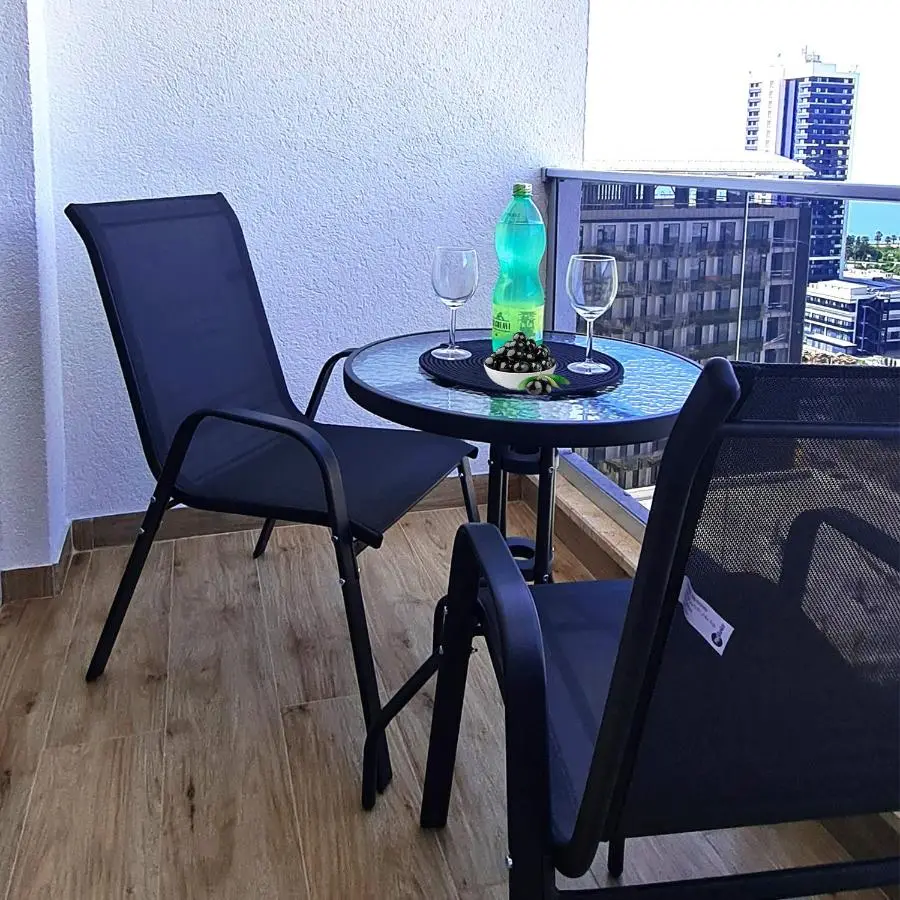 Bright and Airy Apartment Free Wi-Fi Open Space 3-Rooms 2-Balconies